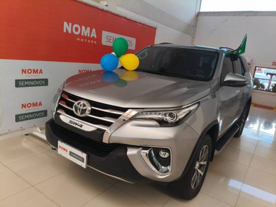 TOYOTA HILUX SW4 2.8 SRX 4X4 7 LUGARES 16V TURBO INTERCOOLER DIESEL 4P AUTOMÁTICO TOYOTA HILUX SW4 2.8 SRX 4X4 7 LUGARES 16V TURBO INTERCOOLER DIESEL 4P AUTOMÁTICO